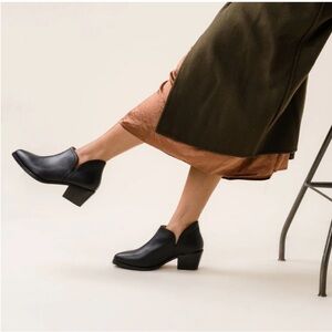 Nisolo Black Leather Ankle Boots